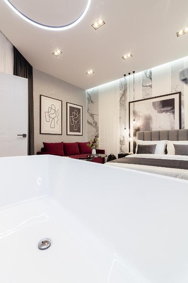 Lovely Apartment On Drahomanova Street Lviv Exterior foto