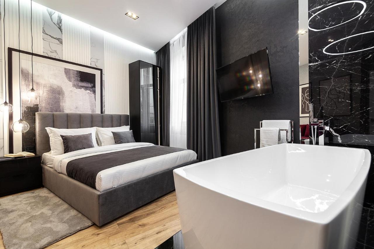 Lovely Apartment On Drahomanova Street Lviv Exterior foto
