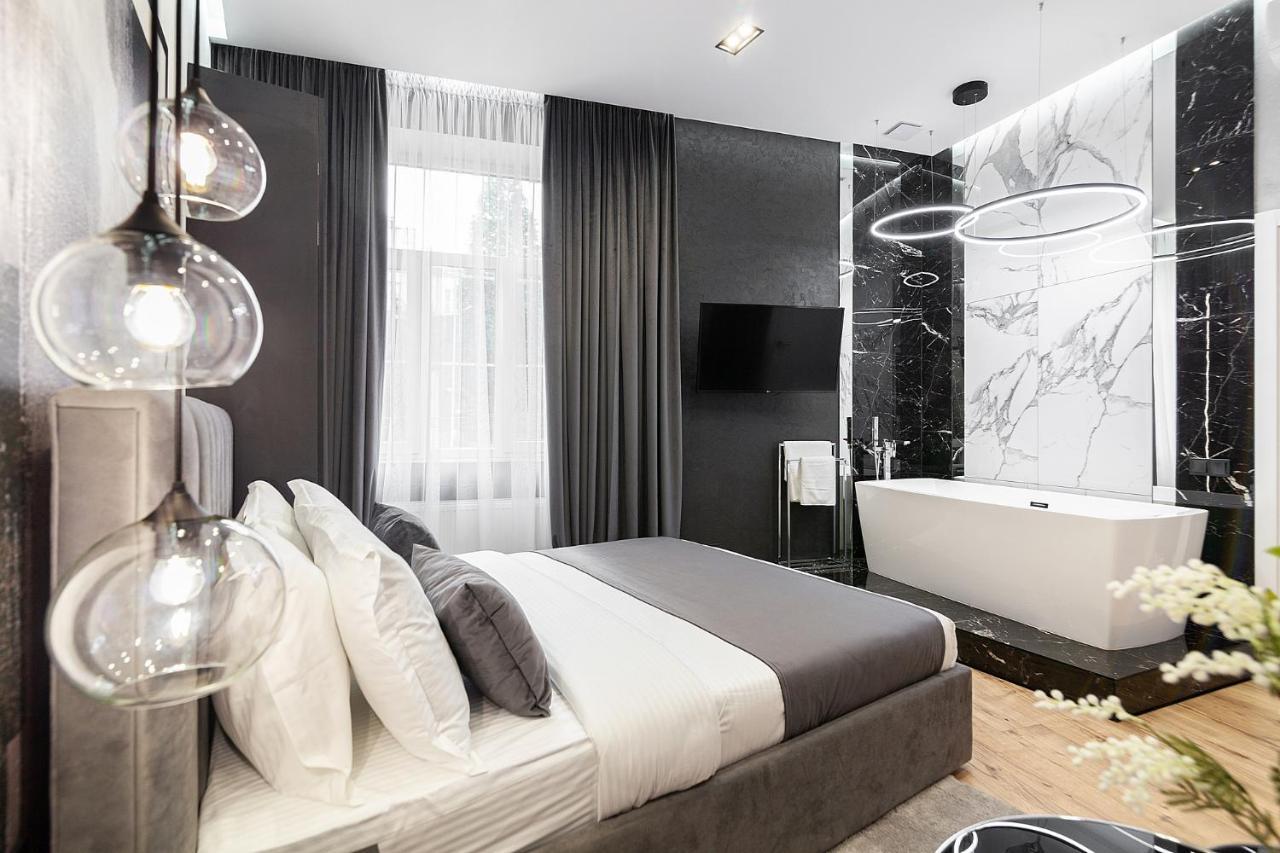 Lovely Apartment On Drahomanova Street Lviv Exterior foto