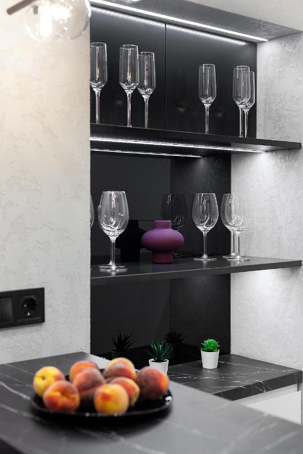 Lovely Apartment On Drahomanova Street Lviv Exterior foto