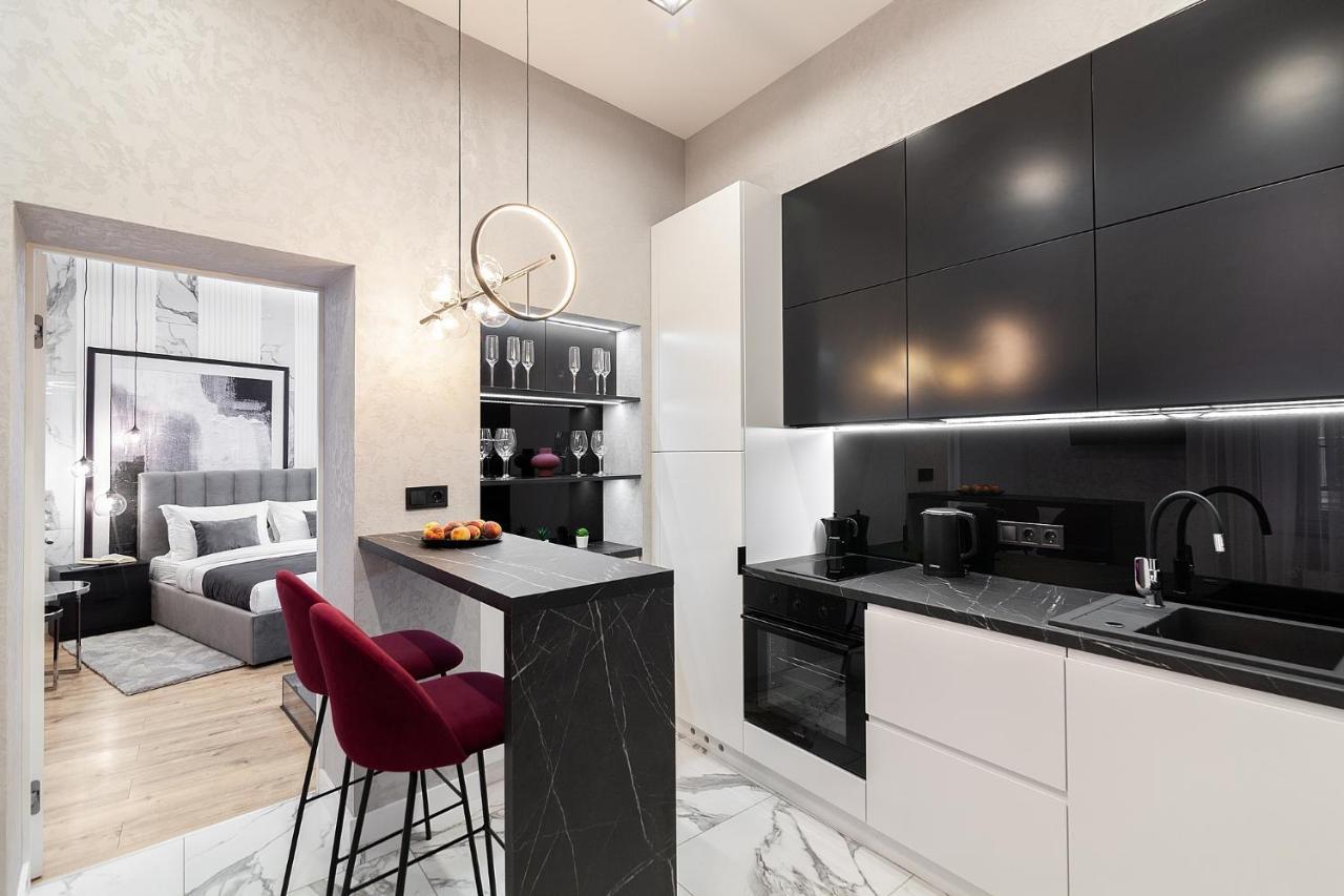 Lovely Apartment On Drahomanova Street Lviv Exterior foto