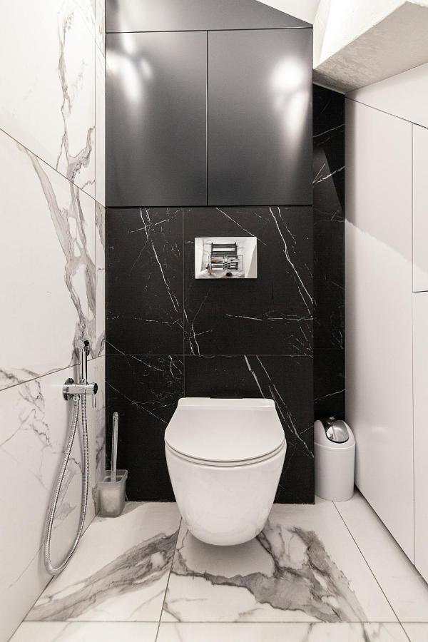 Lovely Apartment On Drahomanova Street Lviv Exterior foto