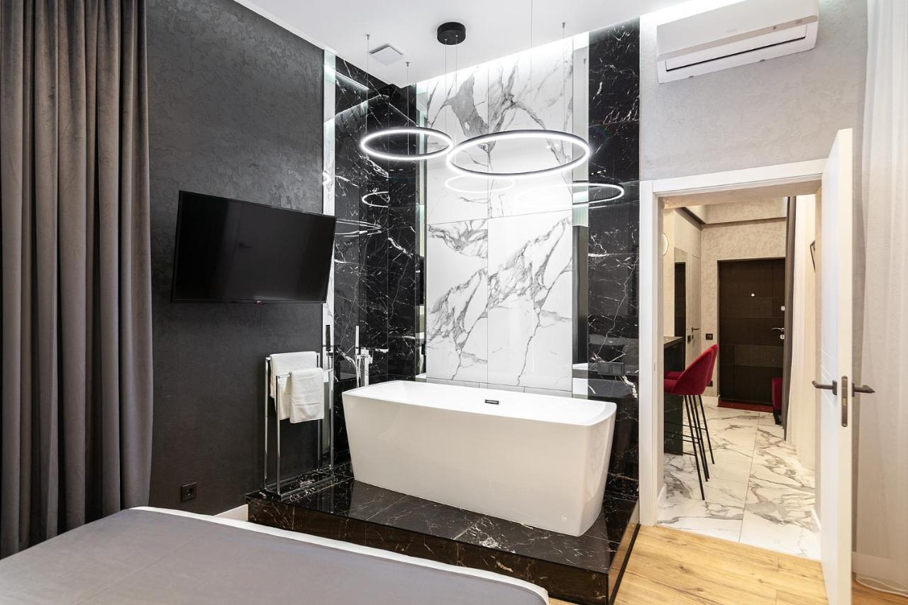 Lovely Apartment On Drahomanova Street Lviv Exterior foto