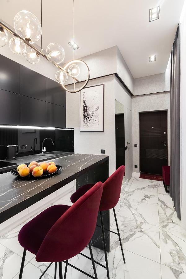 Lovely Apartment On Drahomanova Street Lviv Exterior foto