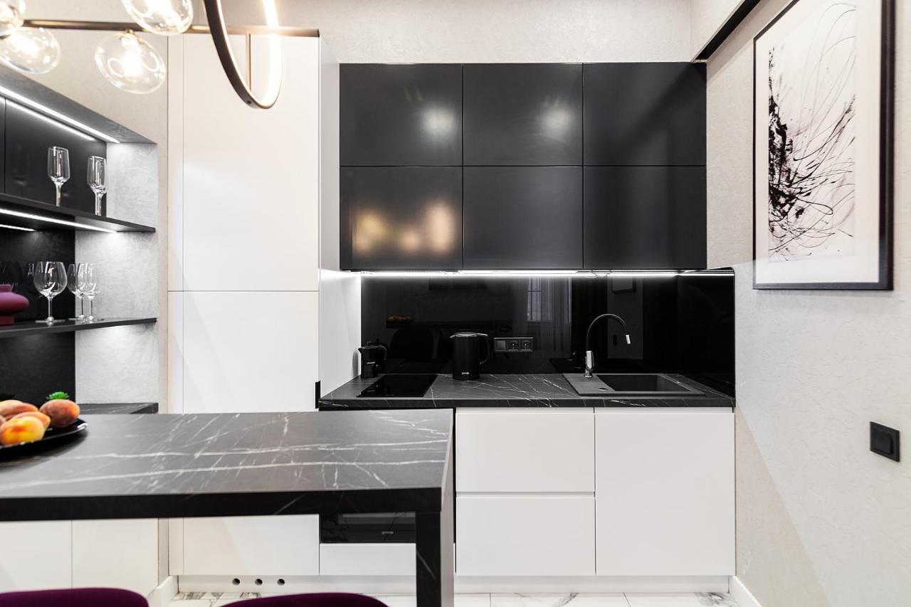Lovely Apartment On Drahomanova Street Lviv Exterior foto
