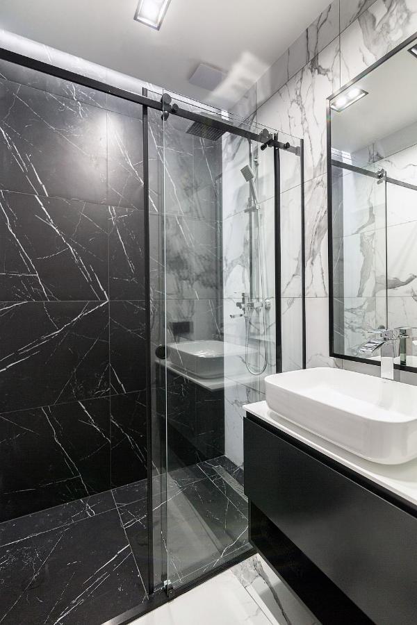 Lovely Apartment On Drahomanova Street Lviv Exterior foto