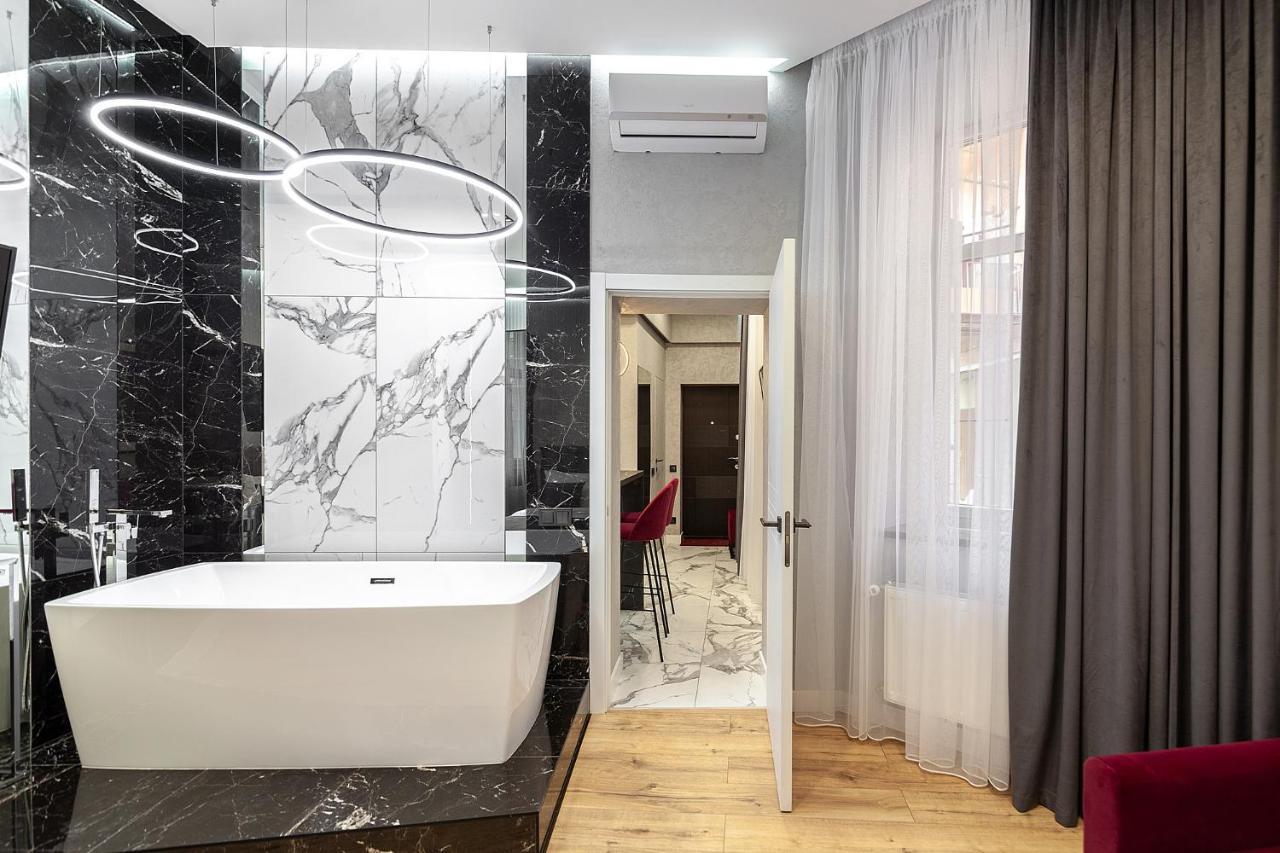 Lovely Apartment On Drahomanova Street Lviv Exterior foto