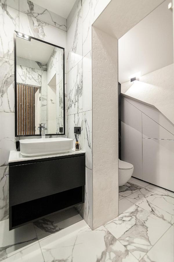 Lovely Apartment On Drahomanova Street Lviv Exterior foto