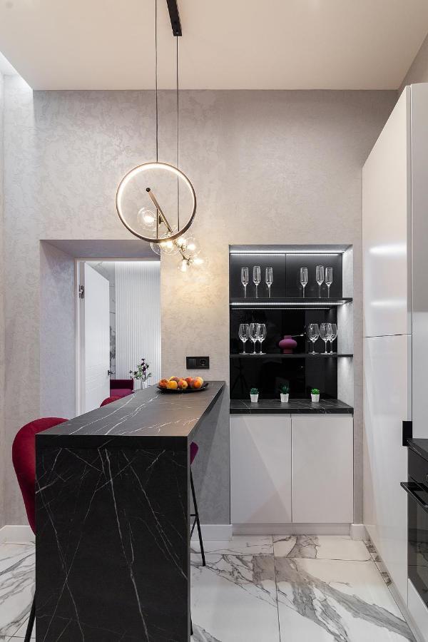 Lovely Apartment On Drahomanova Street Lviv Exterior foto
